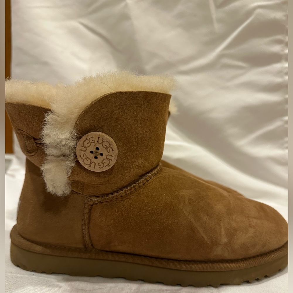Ugg - Bailey Button - image 1